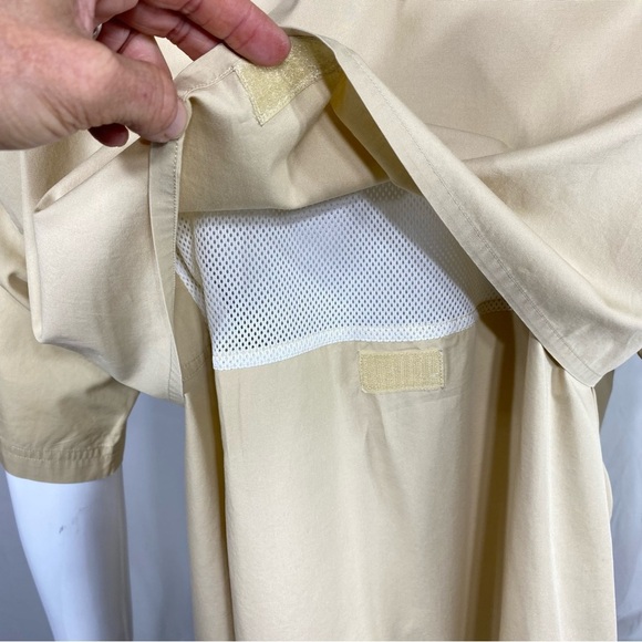 Magellan Sportswear Men’s Cargo Pocket Vented Back Fishing Button Down - Picture 10 of 12